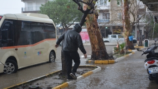 Ayvalık’ta kuvvetli yağış ve fırtına