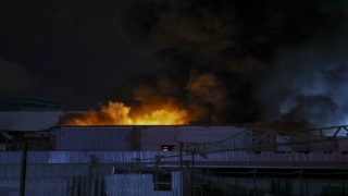 Esenyurt’ta bir plastik fabrikasında yangın çıktı