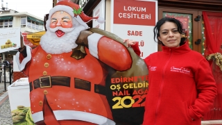 Edirneli şekerlemeci esprili yeni yıl kutlamasıyla müşterilerinin dikkatini çekmeye çalışıyor