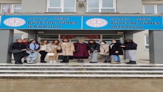 Ferizli’de moda tasarımı öğrencileri, anaokulu öğrencileri için eşofman dikti
