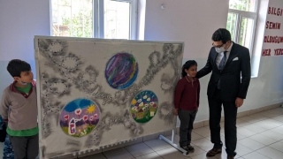 Sakarya’da ilkokul öğrencilerinden ”Uluslararası Göçmenler Günü” resim sergisi