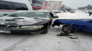 Bilecik’te yollardaki buzlanma hasarlı trafik kazalarına neden oldu