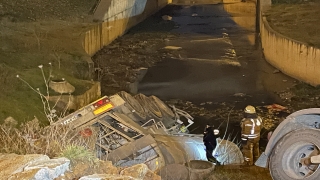 Sancaktepe’de kimyasal madde yüklü tanker devrildi