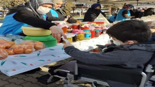 Sakarya’da bedensel engelli çocuk kumbarasındaki paraları Afrika için bağışladı