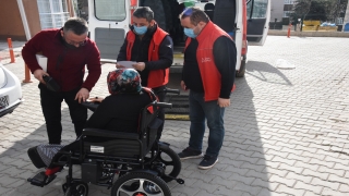 Bilecik Belediyesinden akülü tekerlekli sandalye yardımı 
