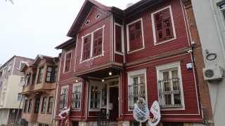  ”Efsane renk Edirne kırmızısı” renginde boyalı tarihi konak yeni nesil ofis olarak tasarlandı