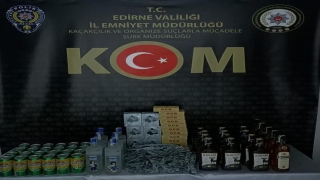 Edirne’de kaçak içki ve sigara kağıdı ele geçirildi
