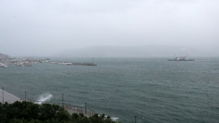Çanakkale Boğazı’nda fırtına deniz ulaşımını olumsuz etkiliyor