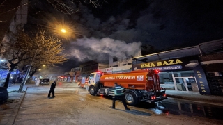 Bursa’da 3 katlı boş binada çıkan yangın söndürüldü
