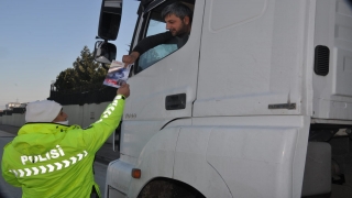 Bursa’da yük ve yolcu taşımacılığı yapan araçlara kış lastiği denetimi yapıldı