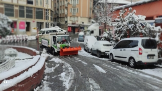 Beyoğlu Belediyesinden kara karşı tuzlama çalışması 