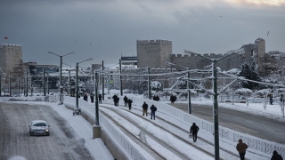 Beklenen kar İstanbul’u esir aldı