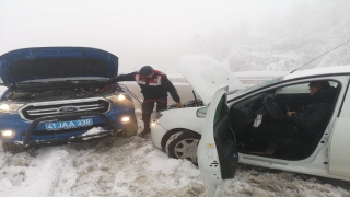 Kocaeli’de kar, hayatı ve ulaşımı olumsuz etkiliyor