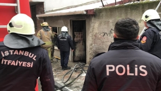 İstanbul’da müstakil evde çıkan yangın itfaiye ekiplerince söndürüldü