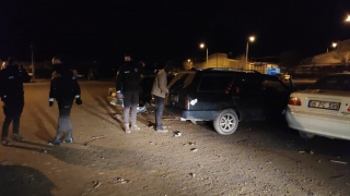 Bursa’da otomobilden hırsızlık yaptığı öne sürülen 3 şüpheli suçüstü yakalandı