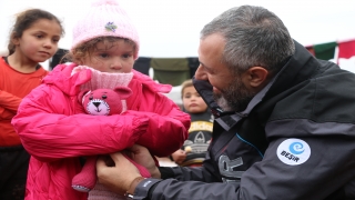 Beşir Derneği savaş mağduru İdlibli çocuklara atkı, bere ve eldiven ulaştırdı