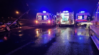 Sakarya’da zincirleme trafik kazasında 8 kişi yaralandı