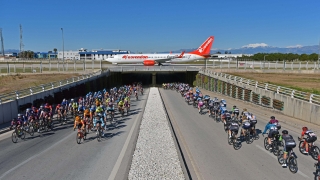 Corendon Airlines uçağı, Tour of Antalya’nın simge fotoğrafında