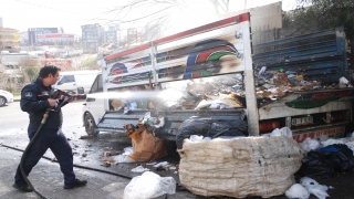 İstanbul’da atık kağıt taşıyan kamyonette çıkan yangın söndürüldü