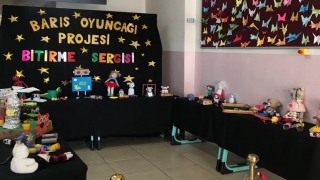”Barış Oyuncağı Projesi”yle yapılan oyuncaklar Suriyeli çocuklara hediye edildi