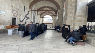 İstanbul’da otelin balkonundan düşmesi sonucu ölen kadın Edirne’de defnedildi