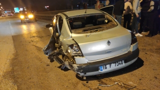 Bursa’da 3 aracın karıştığı kazada iki kişi yaralandı