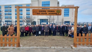 Edirne’de ”İyi Dilek Bahçesi”nde dikilen fidanlara dilek plakaları asıldı