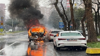 İstanbul’da minibüste çıkan yangın söndürüldü