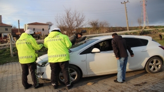 ”Dur” ihtarına uymayan araçta çakar lamba ve kesici aletler ele geçirildi