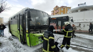 Kocaeli’de özel halk otobüsünde çıkan yangın söndürüldü