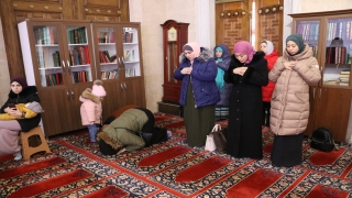 Kırım Tatar Türkü kadınlar Ukrayna’daki savaşın bitmesi için Selimiye’de dua etti