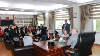 Sigorta Shop Kadınlar 1. Ligi’ne yükselen Çiftlikköy Belediyespor ilçeye döndü