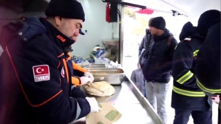 Kocaeli’den gönderilen mobil yemek tırı Ukrayna sınırına ulaştı