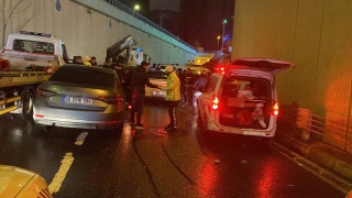 İstanbul’da ”dur” ihtarına uymayan otomobilin çarptığı 3 polis yaralandı