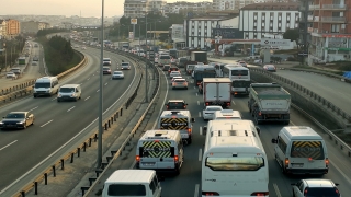 Kocaeli’de tırla çarpışan otomobilin sürücüsü yaralandı