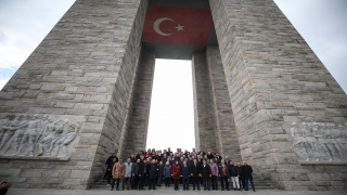 DEVA Partisi Genel Başkanı Babacan, Şehitler Abidesi’ni ziyaret etti