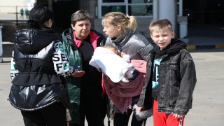 Ukrayna’daki savaş bölgesinden tahliye edilenlerin Türkiye’ye gelişleri sürüyor