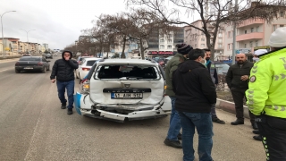 Bilecik’te minibüs ile otomobilin çarpıştığı kazada 4 kişi yaralandı