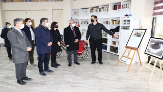 Bisikletle gölleri gezen aile ”fotoğraf ve su sergisi” açtı