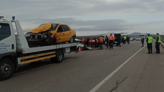 Edirne’de taksiyle otomobilin çarpışması sonucu 1 kişi öldü, 2 kişi yaralandı