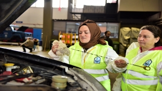 Bursalı kadın sürücülere araç tamir ve bakım eğitimi veriliyor