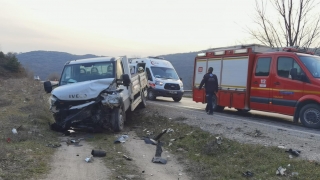 Bursa’da otomobil ile kamyonet çarpıştı, 1’i ağır 2 kişi yaralandı