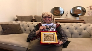 Ördüğü çorapları askerlere gönderen Melek teyzeye jandarmadan teşekkür