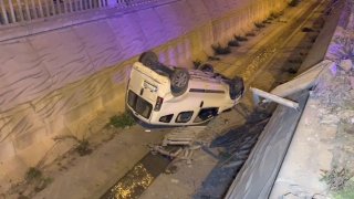 Sultanbeyli’de kanala düşen aracın sürücüsü yaralandı