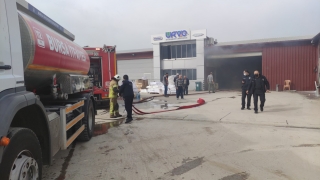 Bursa’da mutfak gereçleri montajı yapılan fabrikada çıkan yangın söndürüldü