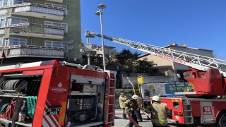 Fatih’te metruk binada çıkan yangın söndürüldü