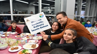 Tuzlalı çocuklar Belediye Başkanı Yazıcı ile iftarda buluştu