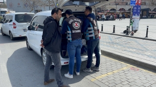 Polis ekiplerinden Eminönü’nde taksi denetimi