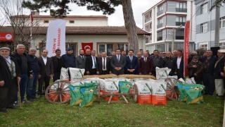 Söğüt’te ayçiçeği ve mısır tohumu dağıtıldı