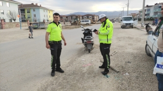 Bursa’da otomobille çarpışan motosikletin sürücüsü yaralandı